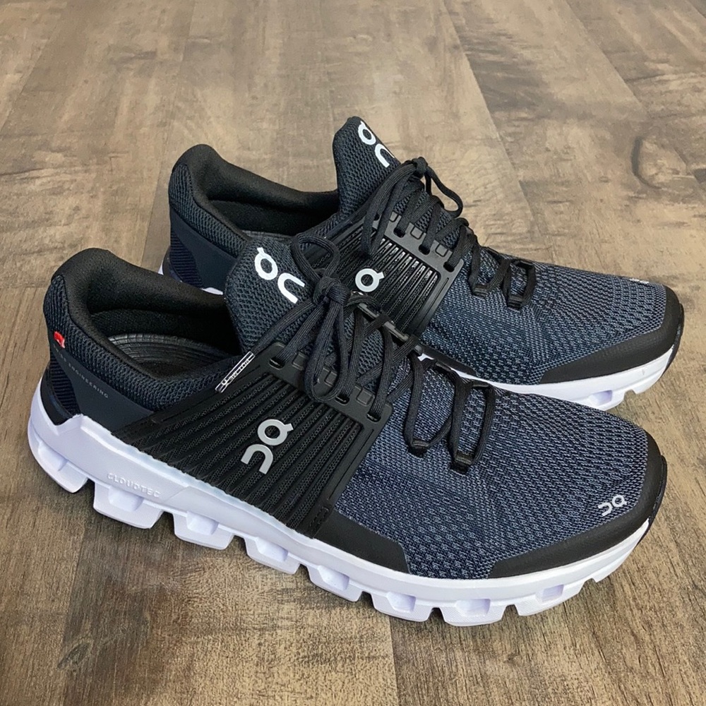 On Cloudswift Helion Running Sneaker